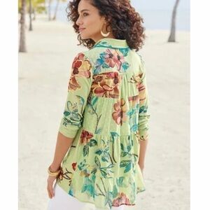 Soft Surroundings Elena top Light Green Floral Button-Up Blouse
